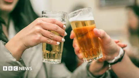 Pubs in England and Wales to allow digital ID apps to prove age