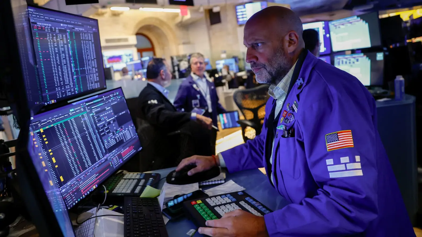 Dow drops 600 points as Fed rate hike and Warsh's inflation talk unnerve investors: Live updates