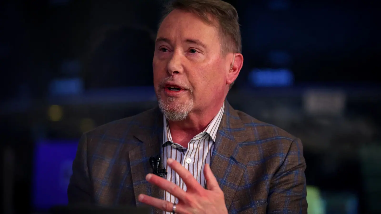 Jeff Gundlach says the Fed should have hiked rates by more to fight rising inflation