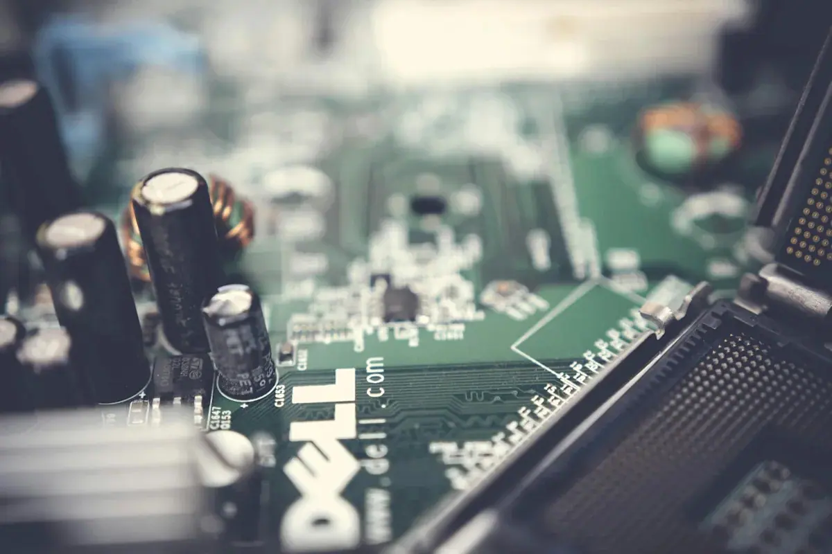 Dell Technologies (DELL) Rallies on Bullish RBC Outlook: Is the Stock a Buy?