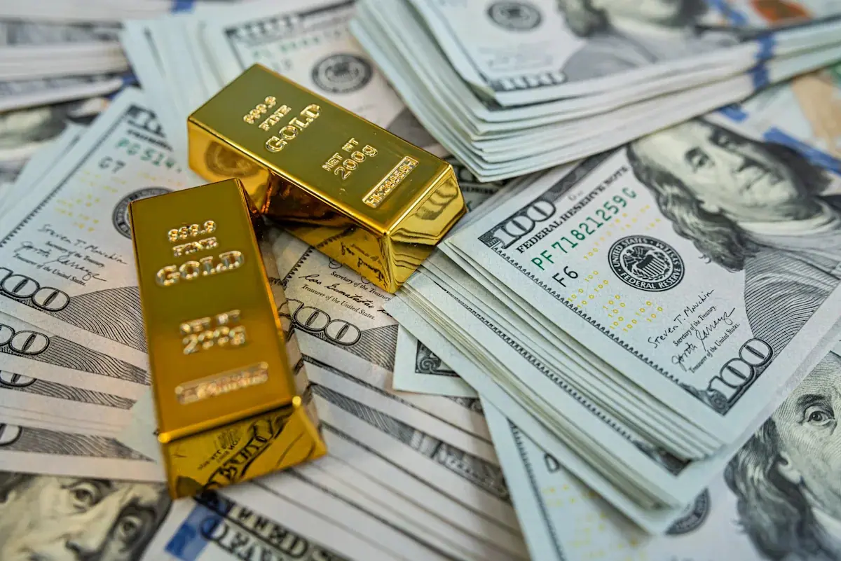 Gold and the U.S. dollar: Why they often move in opposite directions