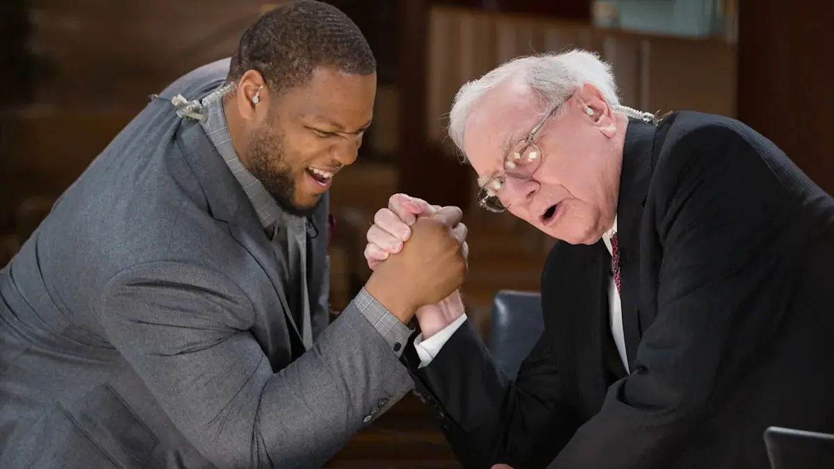 Former NFL star who was mentored by Warren Buffett shares the 2 investment lessons he learned from the Oracle of Omaha