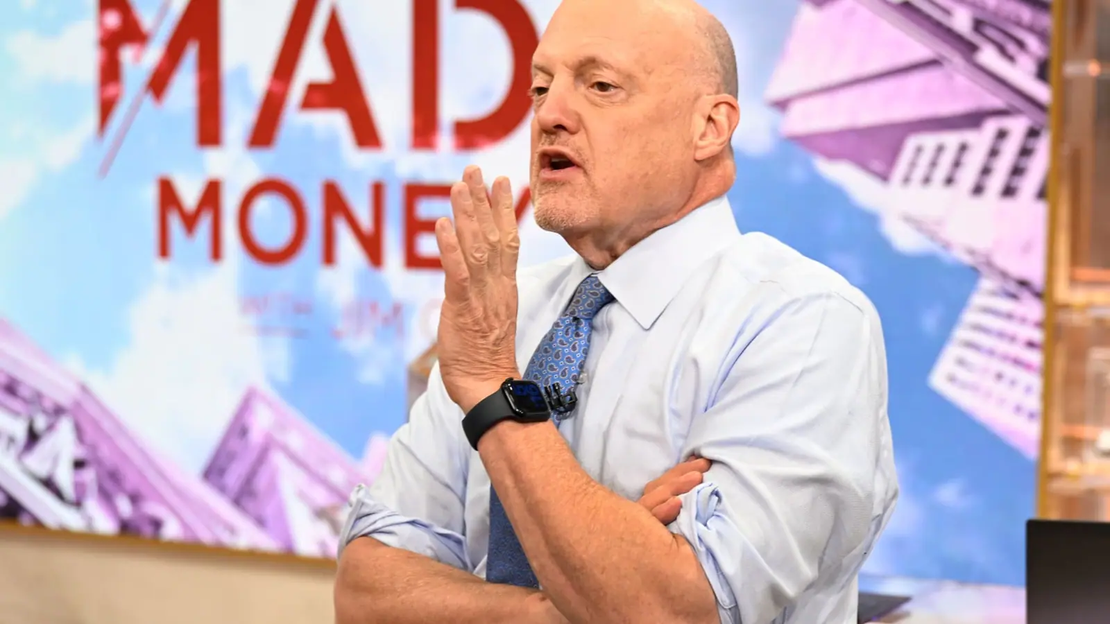 Jim Cramer says history offers a playbook for navigating a Fed rate-hiking cycle