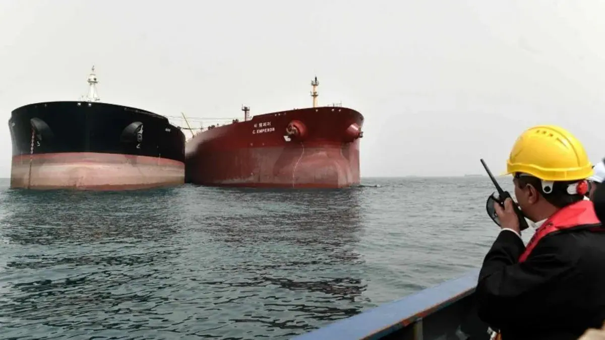 StanChart Sees Higher Oil Floor as Hormuz Crisis Spreads to Saudi Export Routes