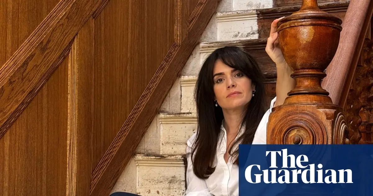 ‘We lost £14,000’: can a new clampdown stamp out cowboy builders?