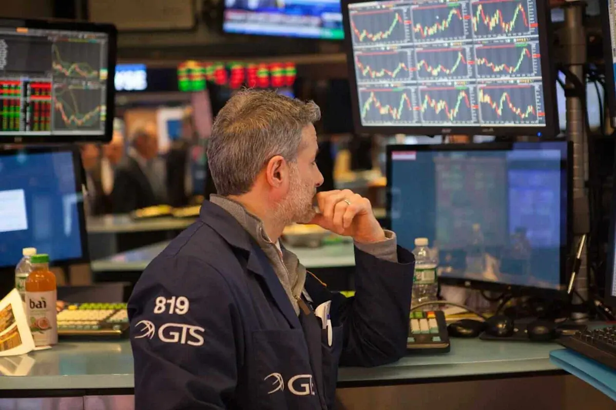 Amodei, Altman, and Musk Called for an AI Slowdown. Here’s Why It’s a Warning Sign for ASML Shareholders.