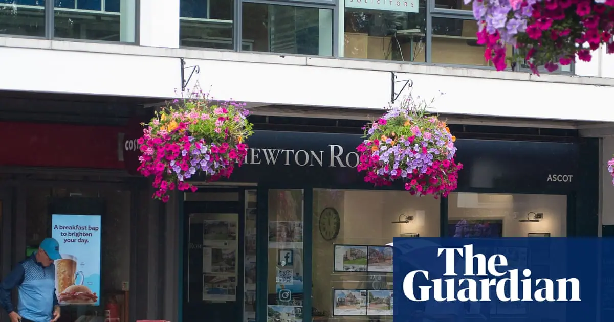 Fears over interest rate rise and jobs send UK consumer confidence to three-year low