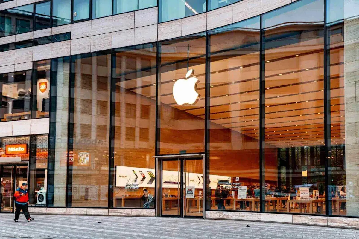 How to Play AAPL Stock Amid Reports Apple Is Building Its Own AI Server