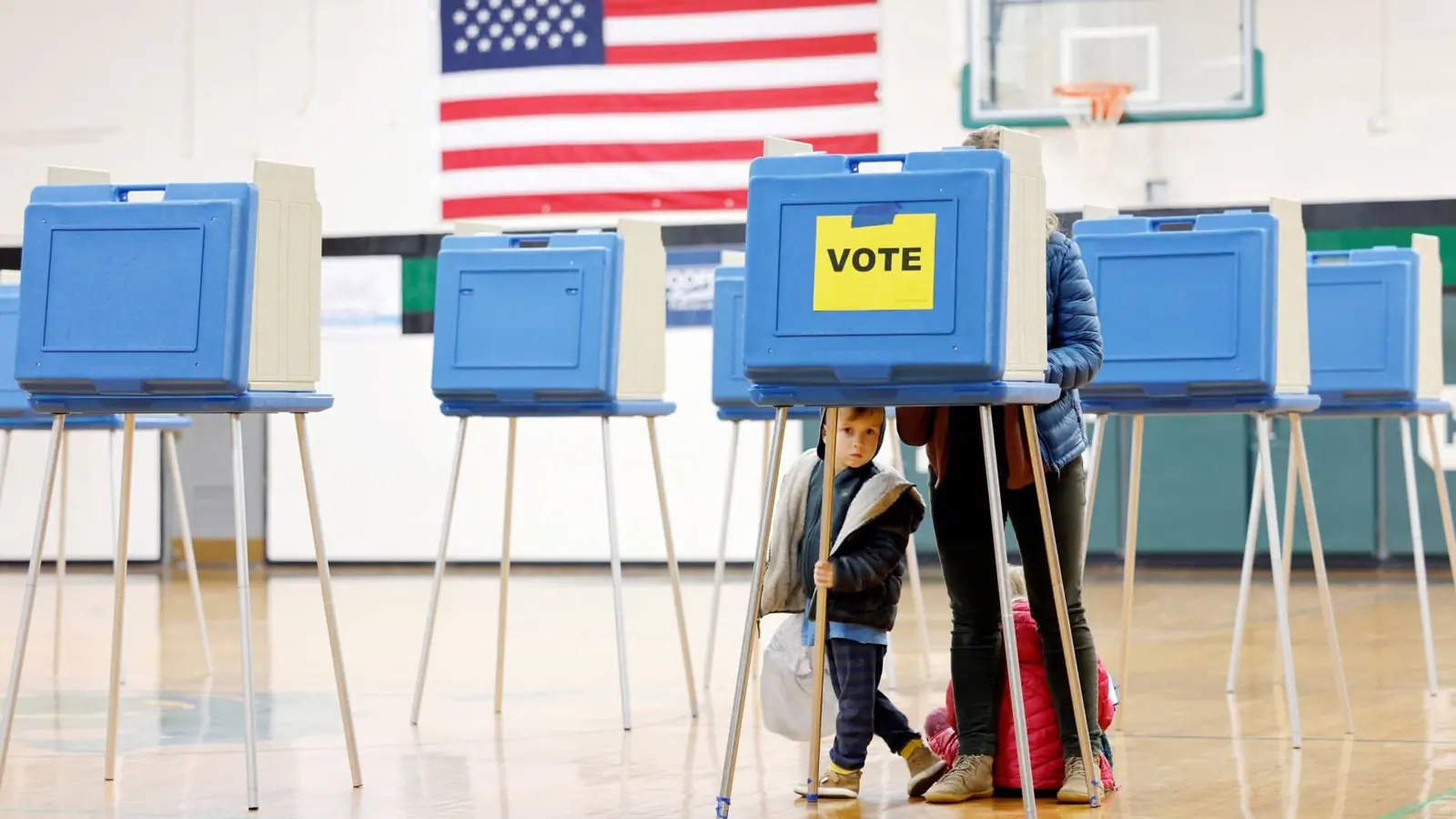 Democrats lead the polls. Republicans lead in cash heading into the midterms