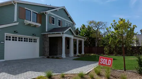 Nearly 10% of borrowers opted for riskier mortgages last week, as rates soared over 7%