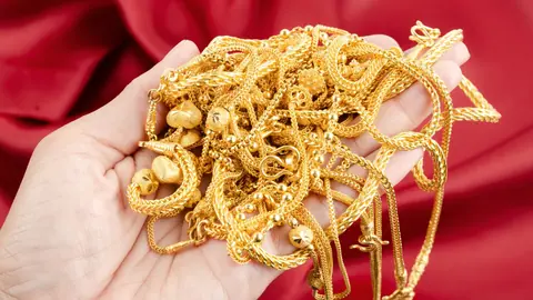 I made extra cash in 30 minutes by selling broken gold and silver jewelry — here’s how I did it