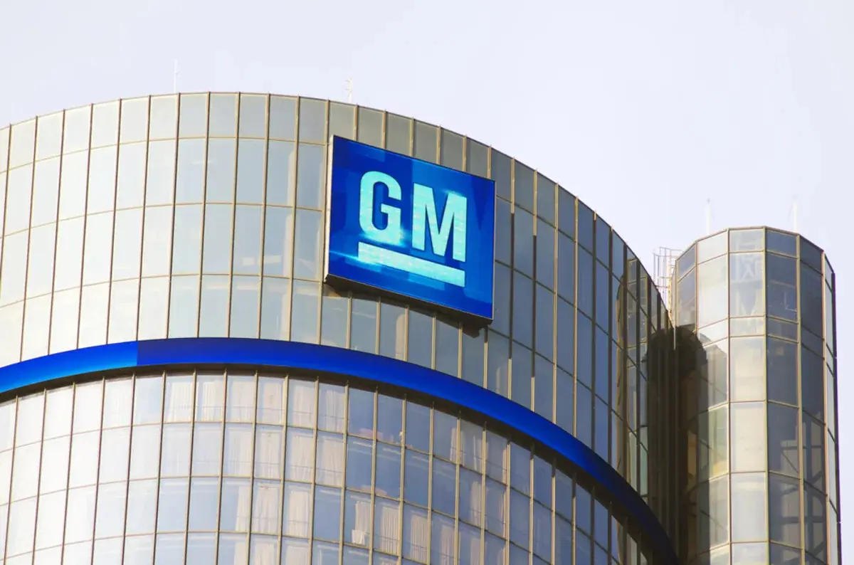 GM’s CarPlay U-Turn: A Three-Year Bet Against Buyer Preference Finally Reverses