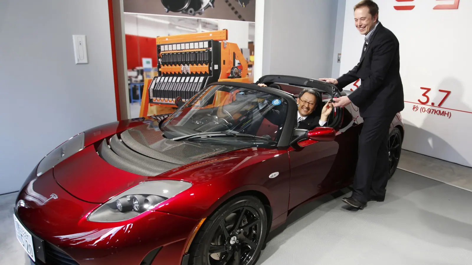 Tesla Roadster reveal is creating a unique options opportunity, says Mike Khouw