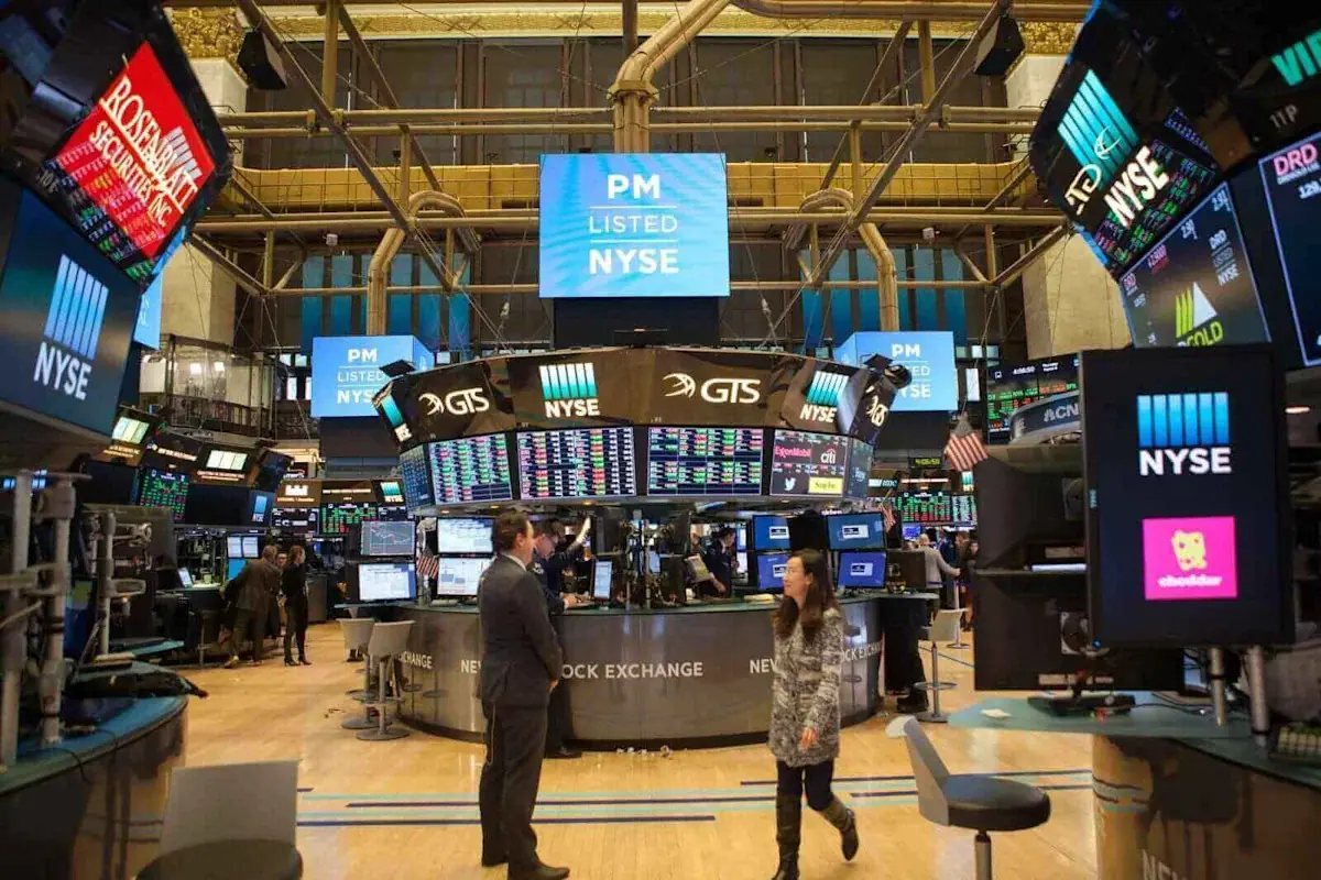 Stocks Mixed as Crude Oil Prices and Financial Stocks Fall