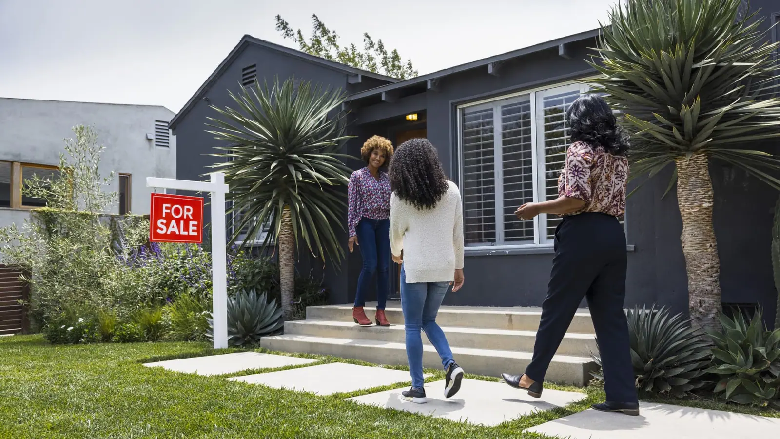 Should you buy a home when rates are over 7%? Here are the best lenders for finding a deal