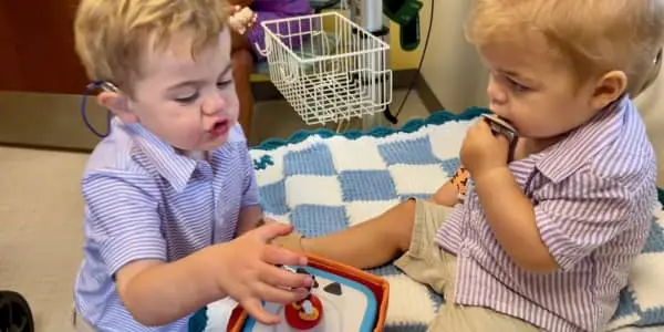Two young friends united by Hunter syndrome
