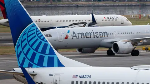 Nor'easter delays hundreds of flights, airlines waive change fees