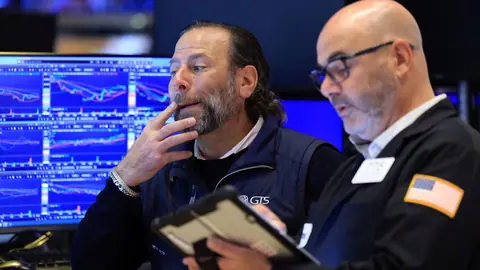 Treasury yields edge higher amid pressure on global government bonds