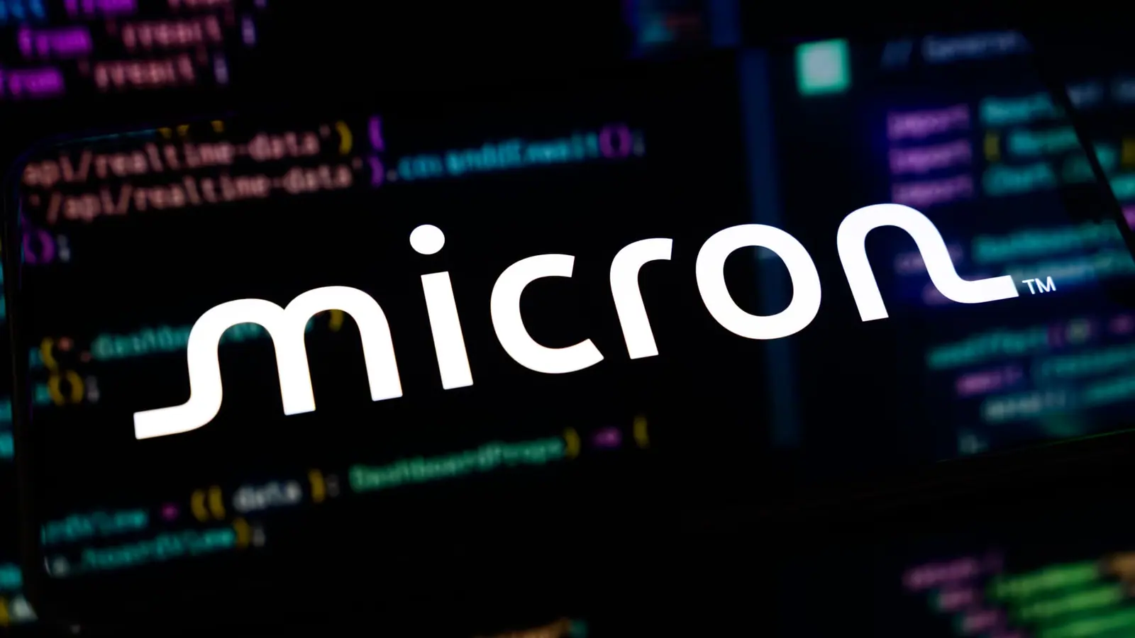 A key test looms for the AI trade this week. Here's how Mike Khouw is trading it