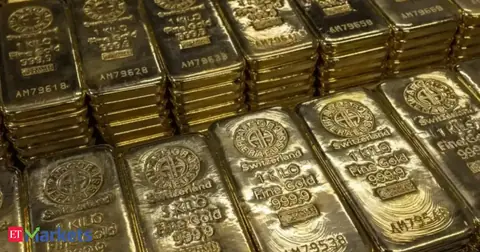 Gold tumbles 4% to seven-week low as oil, dollar and yields climb