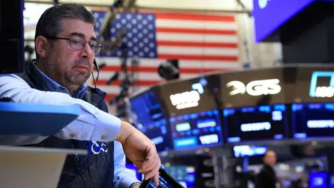 Treasury yields ease as inflation concerns persist