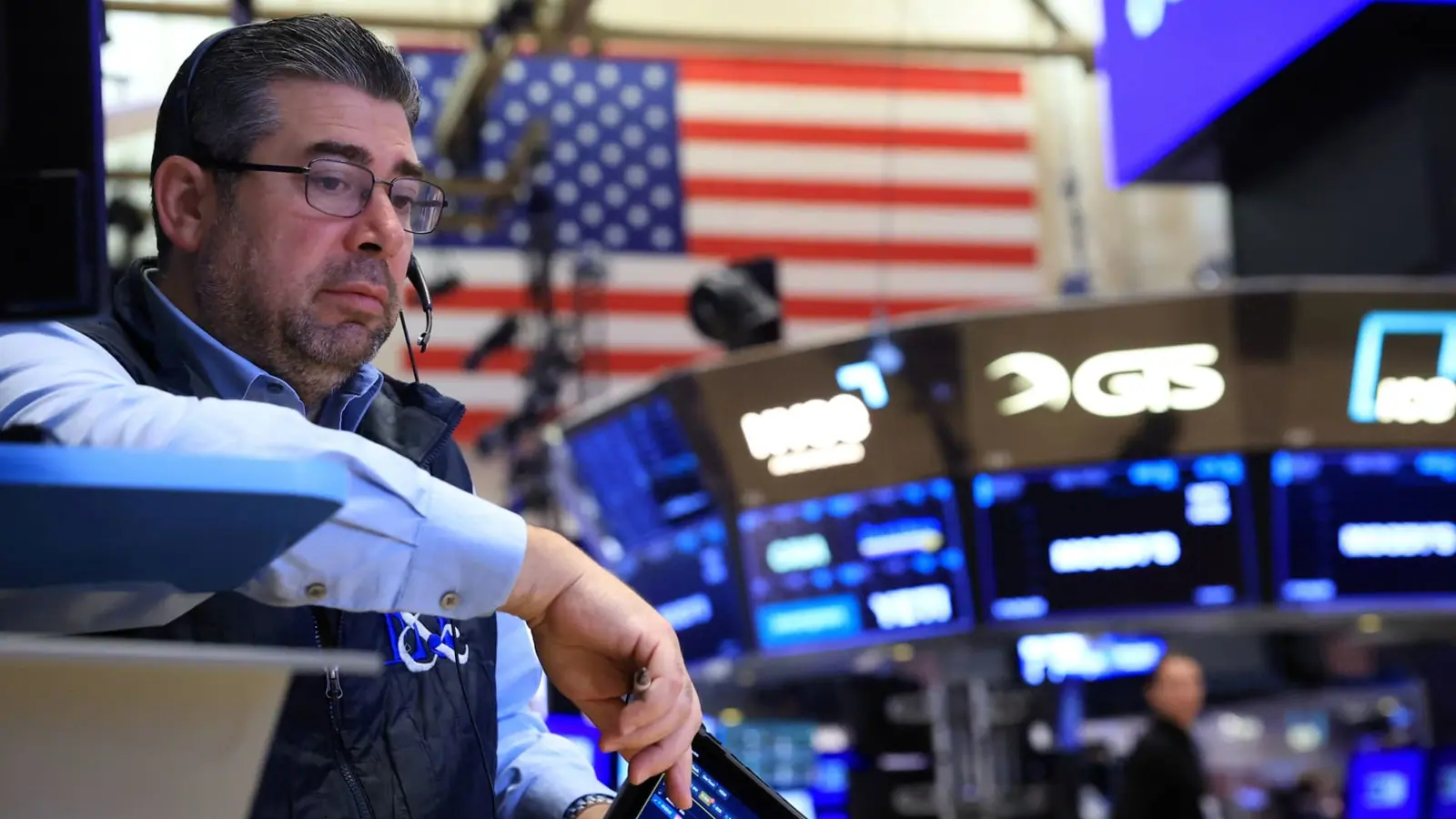 Treasury yields ease as inflation concerns persist