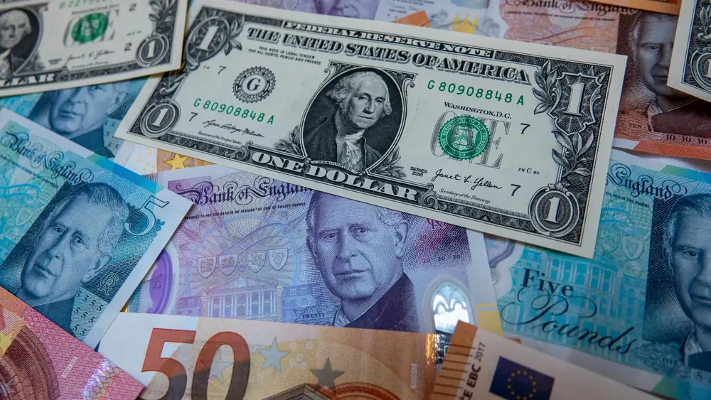Dollar, pound sterling, euro notes (Getty Images)