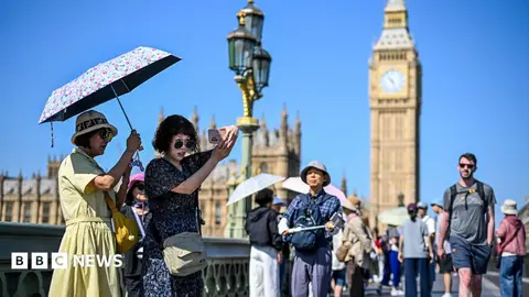 Labour mayors in England vow to cap tourist tax at 5%