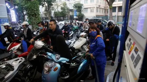 Vietnam extends fuel tax relief measures until end-2026