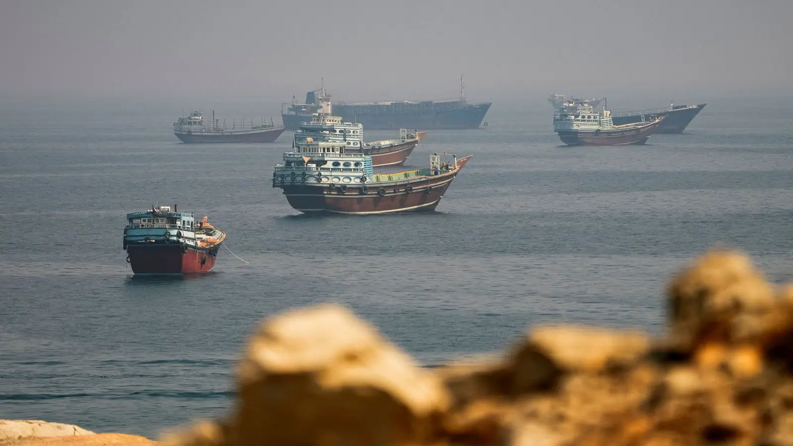 Oil prices rise as Chinese refiners reportedly ban October fuel exports; Brent crude back above $100