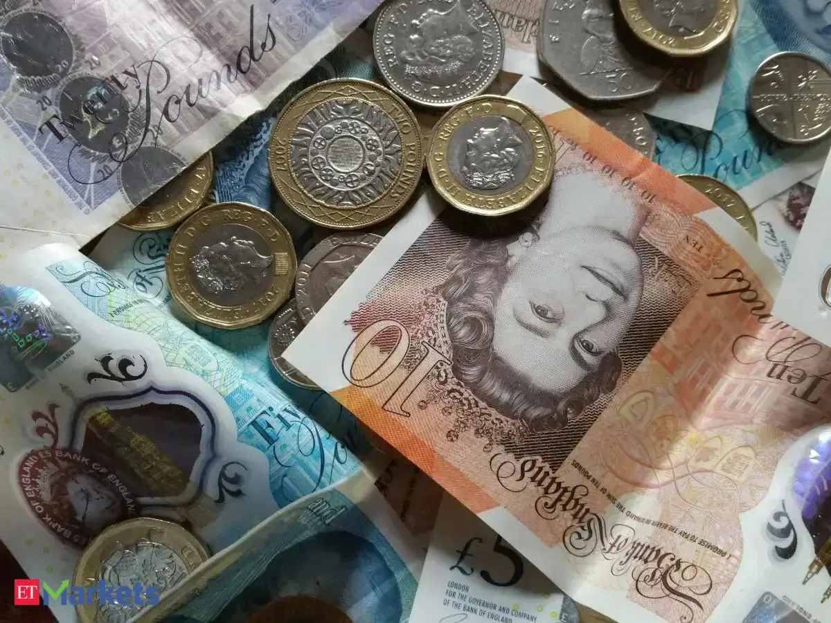 UK pound falls to three-month lows as investors fret over rates, oil