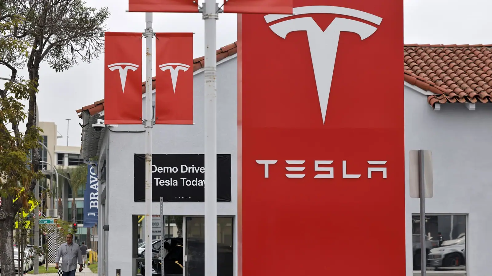 Tesla stock jumps 5% on better-than-expected vehicle deliveries report