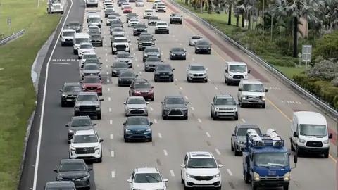 States, cities sue U.S. agencies over weaker vehicle fuel economy rules