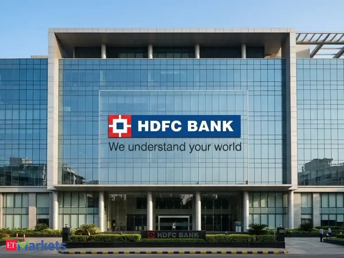 How to trade HDFC Bank shares after new CEO appointment? Technical indicators still signal weakness