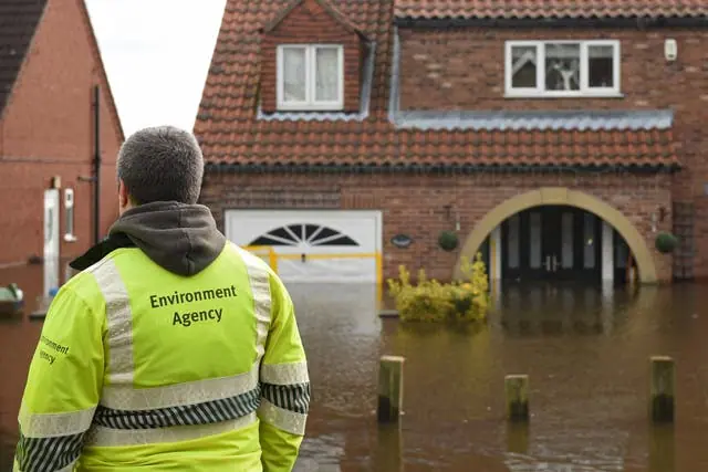 Natural England and the Environment Agency would be abolished and their functions taken into the Department for the Environment, Food and Rural Affairs (Defra) under the proposals.