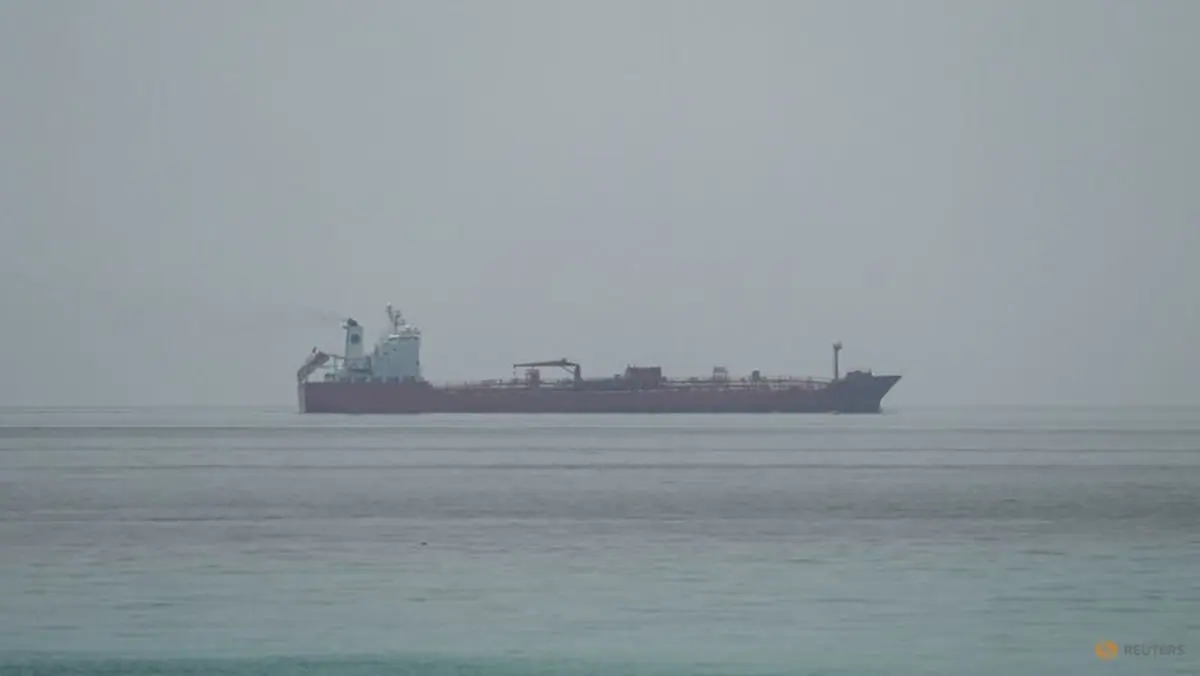 Oil prices slip as traders weigh strong Mideast exports against Gulf tensions