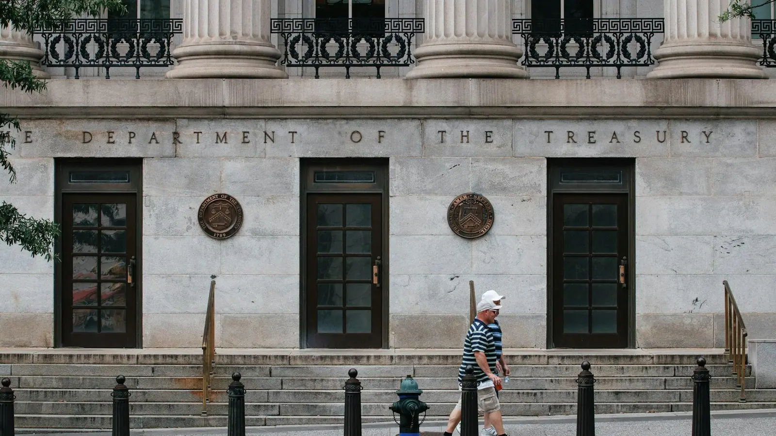 U.S. scraps proposed $10,000 reporting rule for for crypto sent to private wallets
