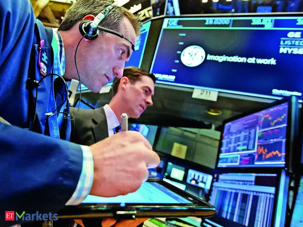 Pimco bets on bonds as 24-year-high yields lure