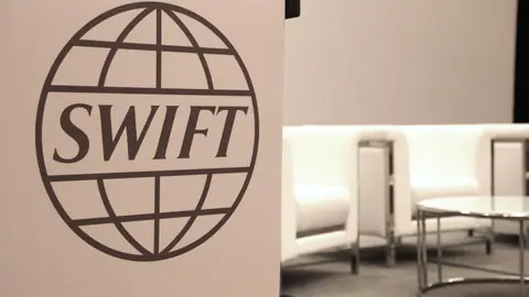 Swift blockchain ledger requires key internal layers, Taurus co-founder warns