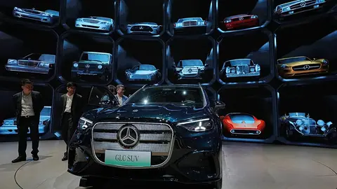 Mercedes global sales fall 6% as electric car sales hit record high