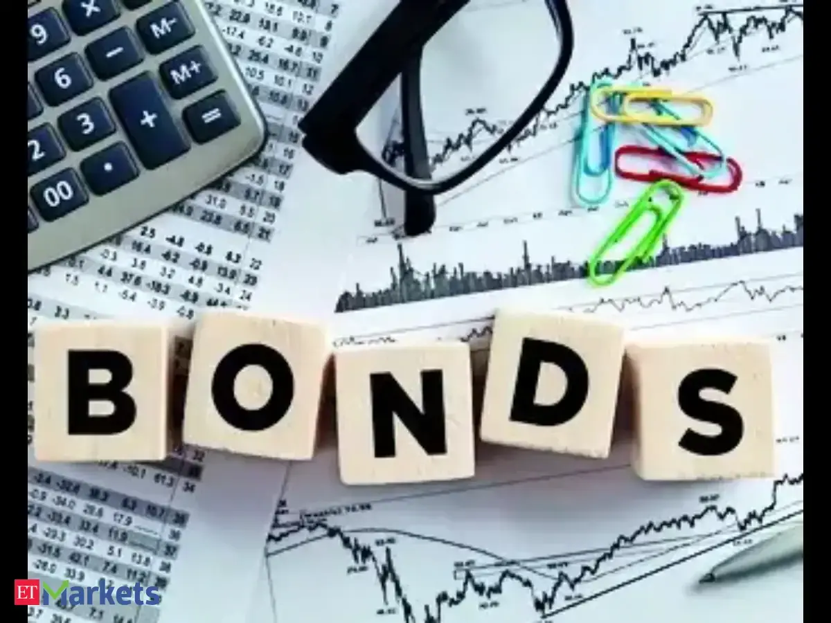India bonds tumble after RBI's first rate hike in nearly four years