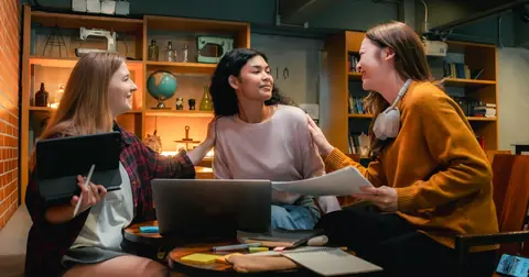 "America's Startup" competitors use AI to launch businesses from their dorms