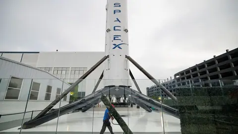 SpaceX deal to acquire spectrum license hammers shares of AT&T, Verizon and T-Mobile
