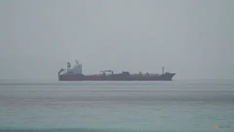 Oil falls on hopes Russia-Ukraine energy ceasefire will boost supplies