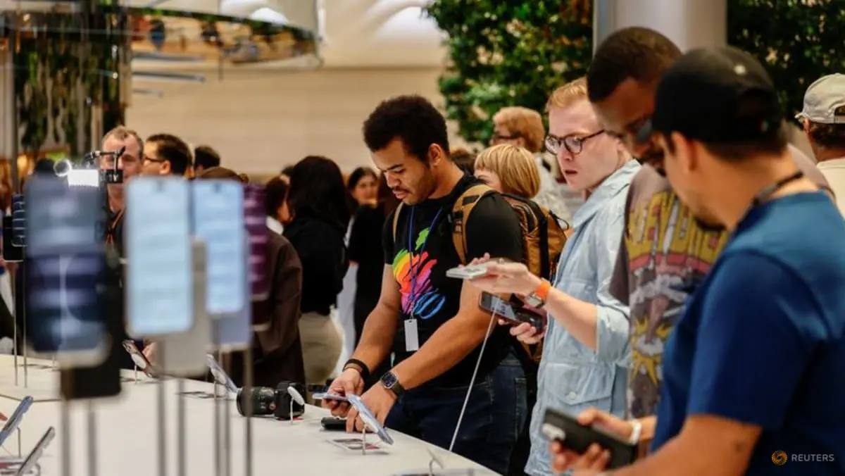 Global smartphone shipments record worst third quarter in 14 years amid memory shortage