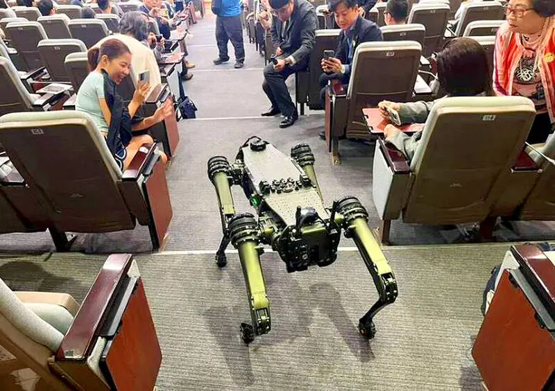Military quadbot exhibited at tech forum in Taipei