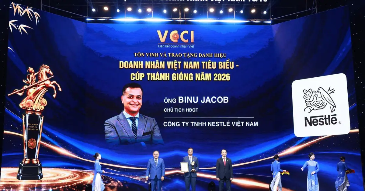 Nhận Cúp Thánh Gióng 2026, Tổng Giám đốc Nestlé Việt Nam cam kết thúc đẩy phát triển bền vững