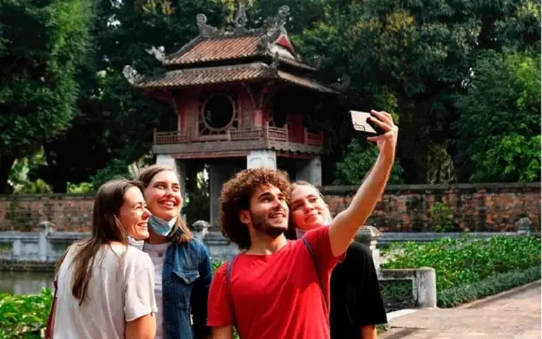 Từ 15/8/2025, miễn thị thực cho công dân 12 nước vào Việt Nam du lịch
