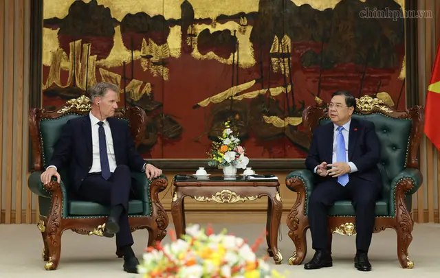 Leading container shipping company to help develop Viet Nam into regional cargo transshipment hub- Ảnh 1.