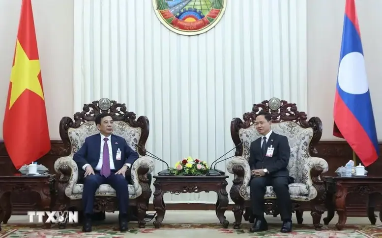 Đưa hợp tác quốc phòng Việt Nam-Lào ngày càng gắn kết chiến lược
